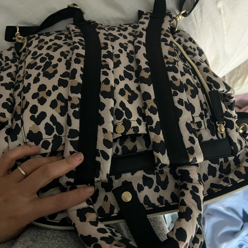 NWT Itzy Ritzy - Dream Convertible Diaper Bag - Leopard